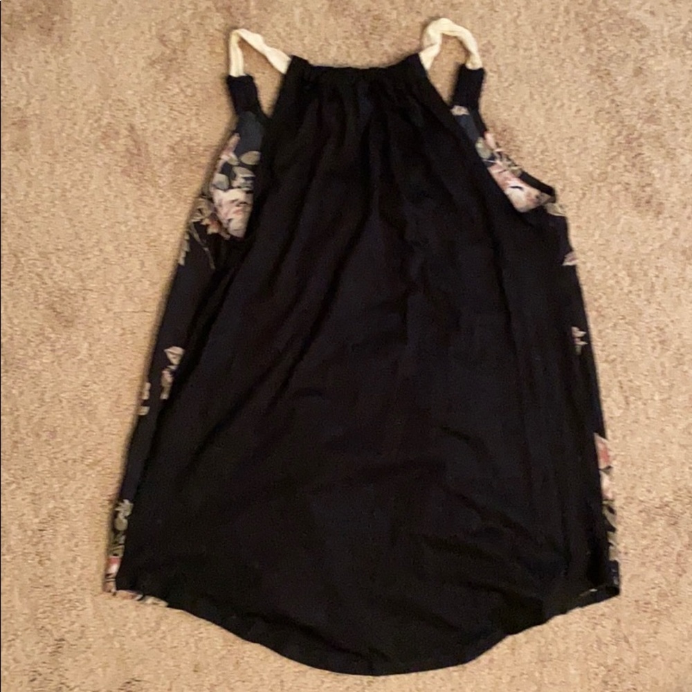 Floral Top - Picture 2 of 2